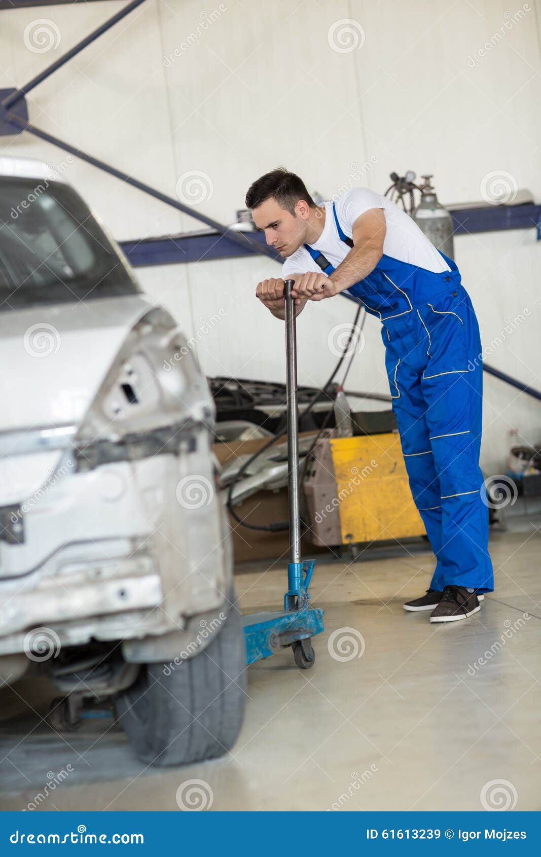 Auto Mechanic Manual Lift Car Stock Image Image of auto, chassis