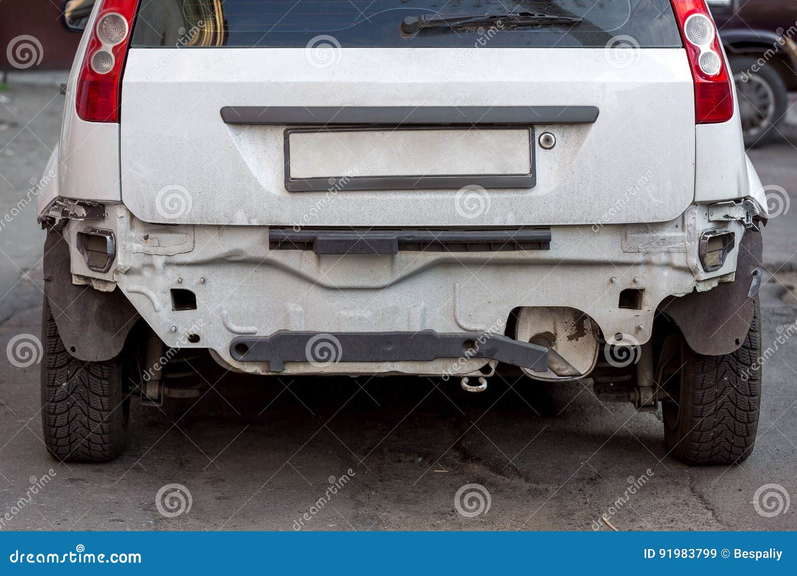 Auto Ohne Hintere Stoßstange Stockbild - Bild von geschlagen, ohne