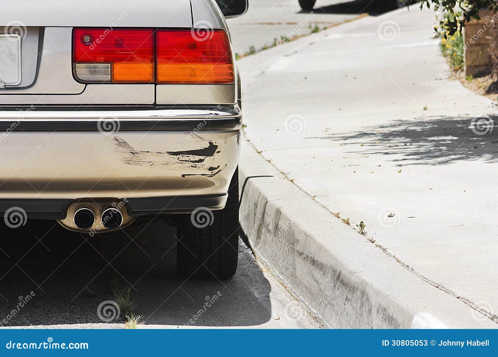 Auto-Stoßdämpfer geklaut stockbild. Bild von chrom, systemabsturz