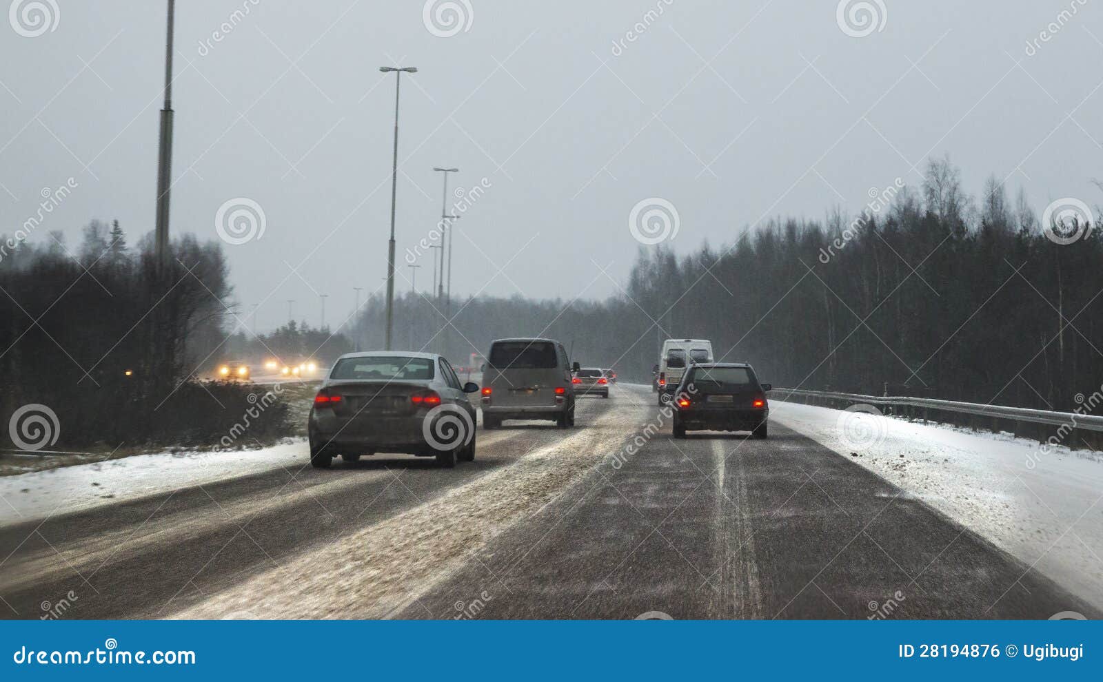 Autobahn am Winter stockfoto. Bild von nacht, wald, gefährlich 28194876