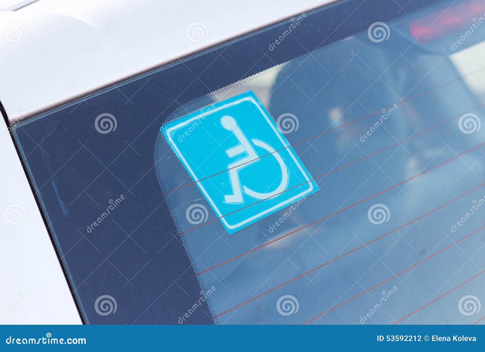 Autocollant Handicapé De Stationnement Sur La Voiture Photo stock - Image  du handicap, handicapé: 53592212