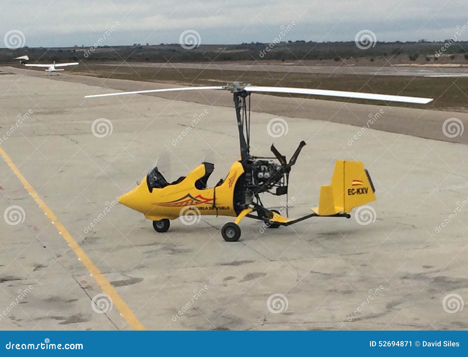 Autogiro editorial photo. Image of autogyro, flying, cierva 52694871