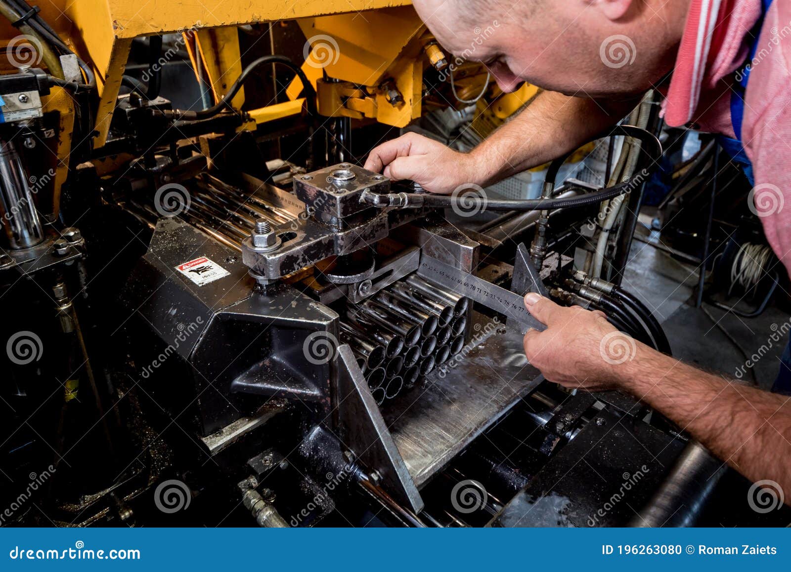 Automatic Band Saw Machine with Water Coolant Cutting Metal Pipes