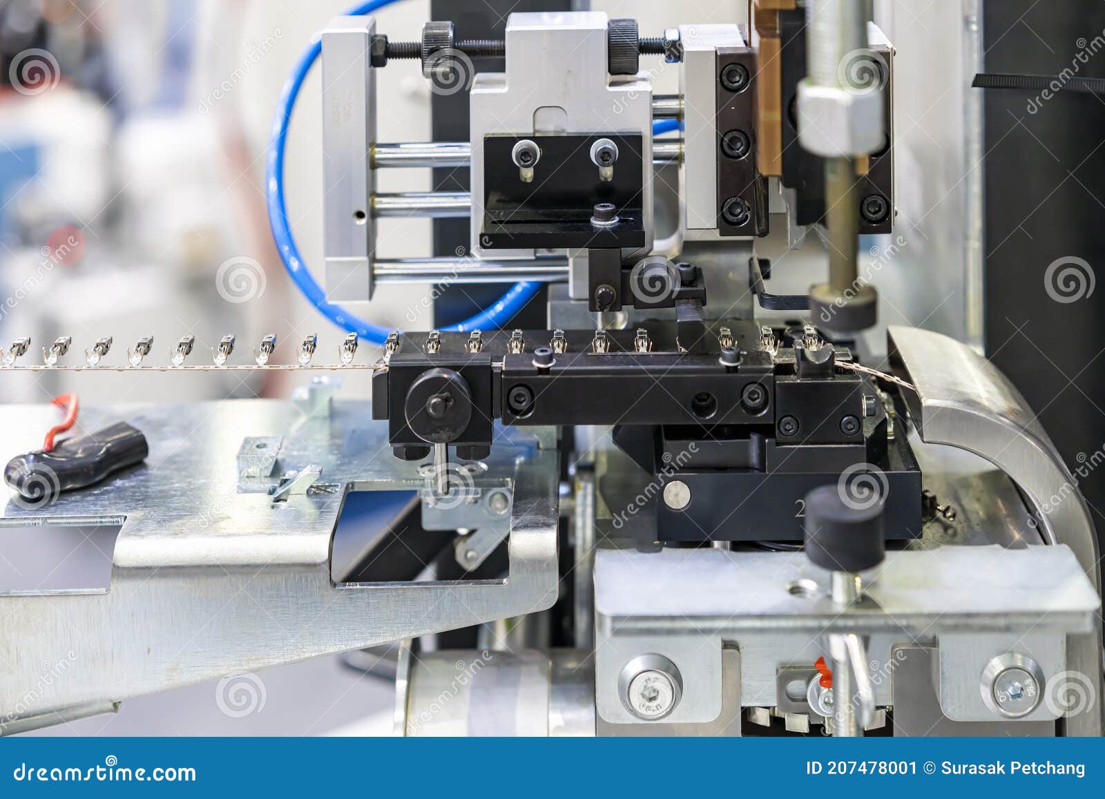 Automatic and Continuously Electric Terminal Crimping Machine for