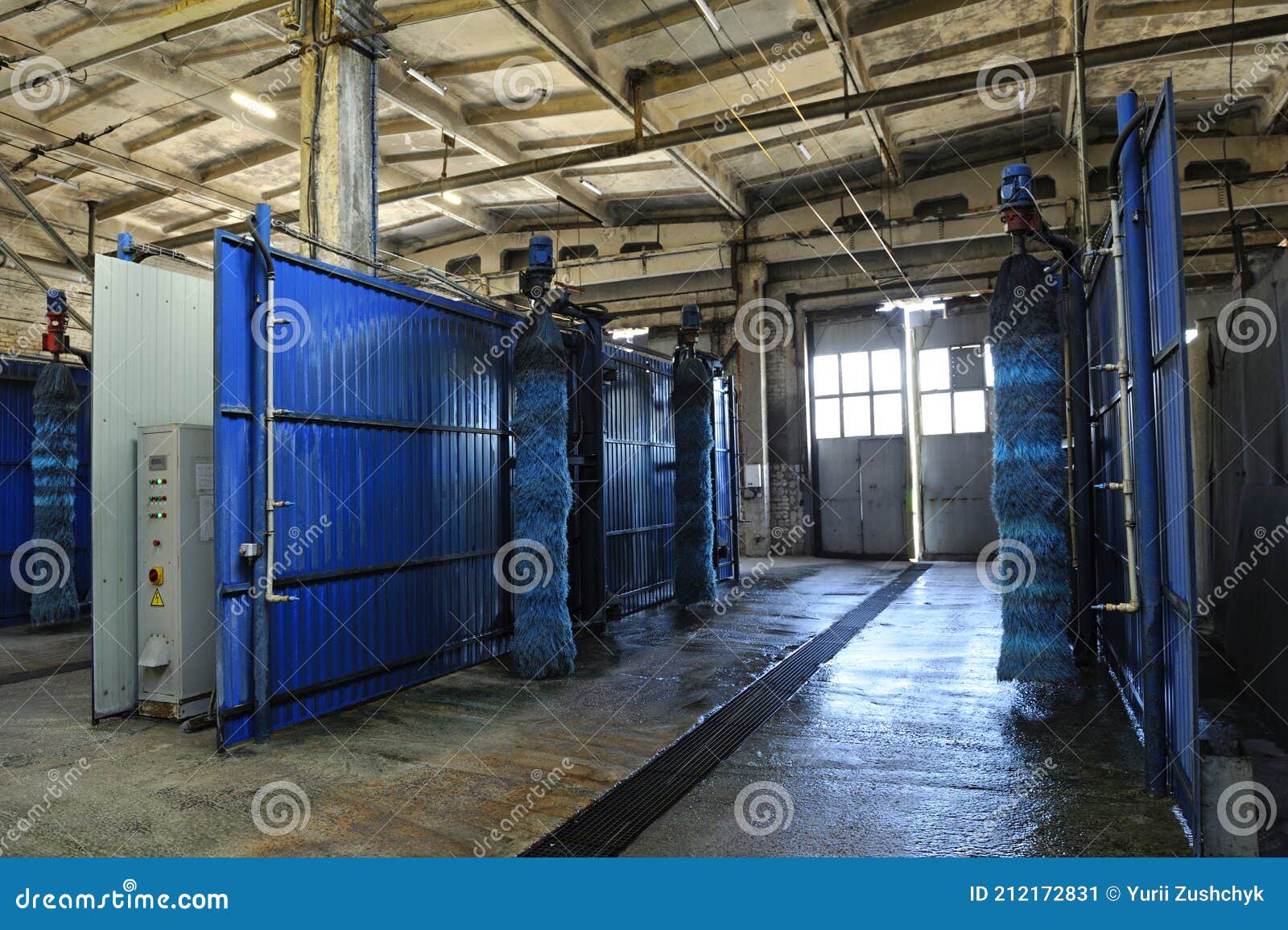 Automatic Tunnel Car Wash Brushes, Control Panel and Gates Ready for