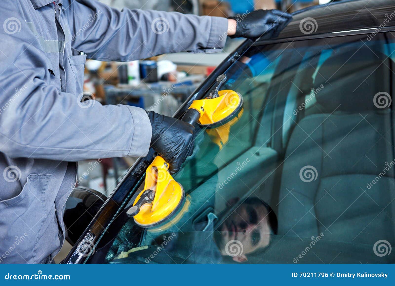 automobile windshield or windscreen replacement