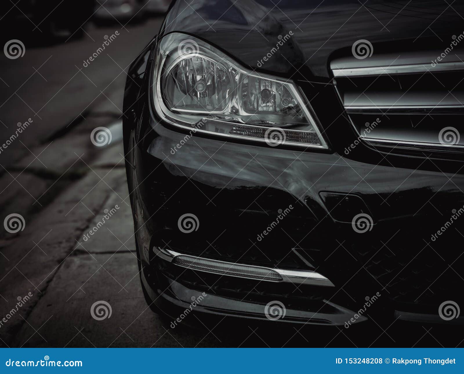 Autoscheinwerfer Schwarze Autos Dunkler Hintergrund Stockfoto Bild Von Ziegelstein Block