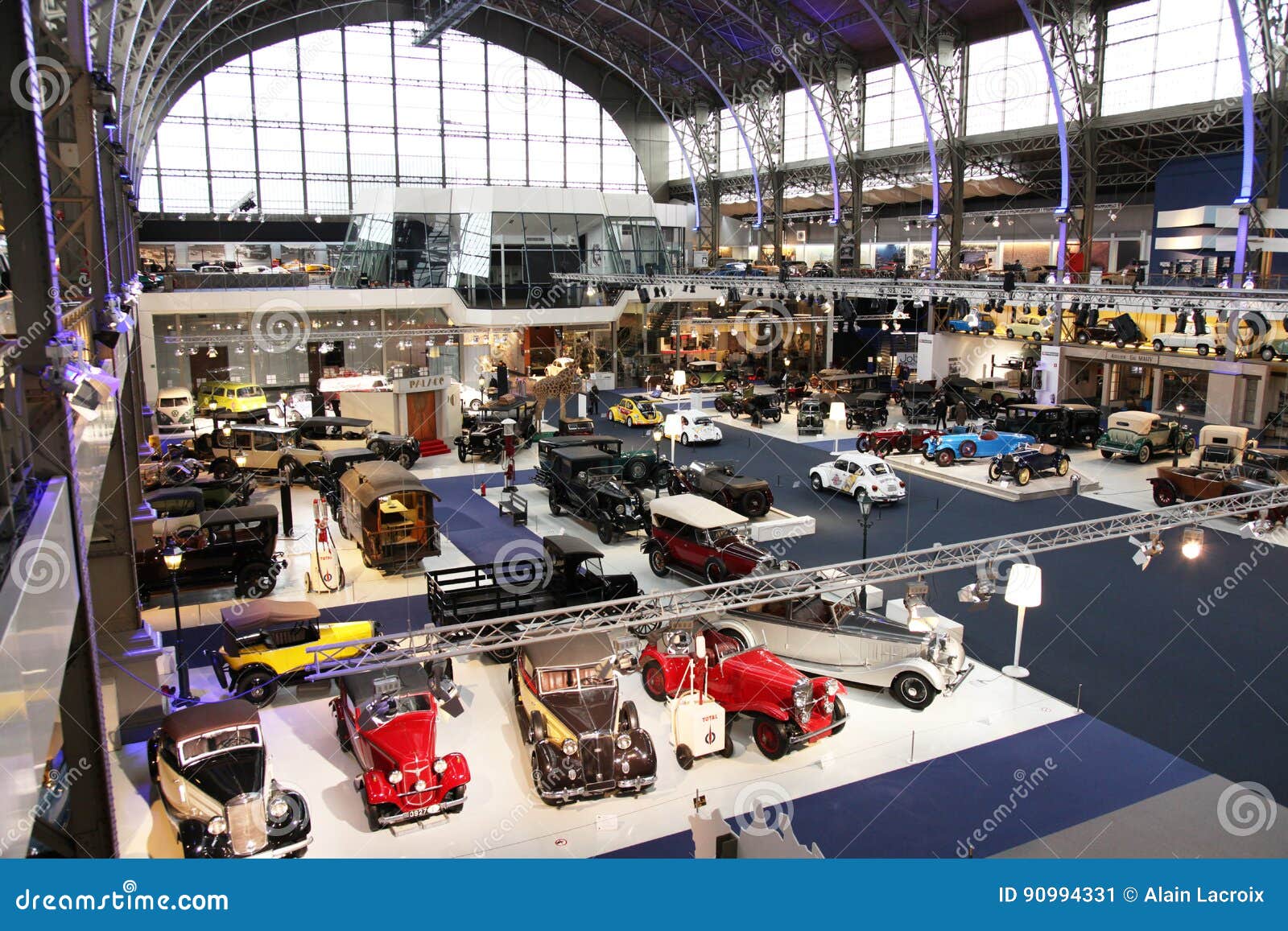 Take a walk through car tech history at Autoworld Brussels