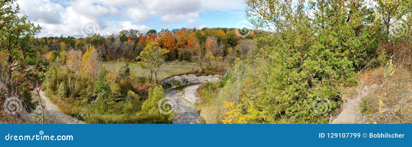 autumn colors in rouge national urban park