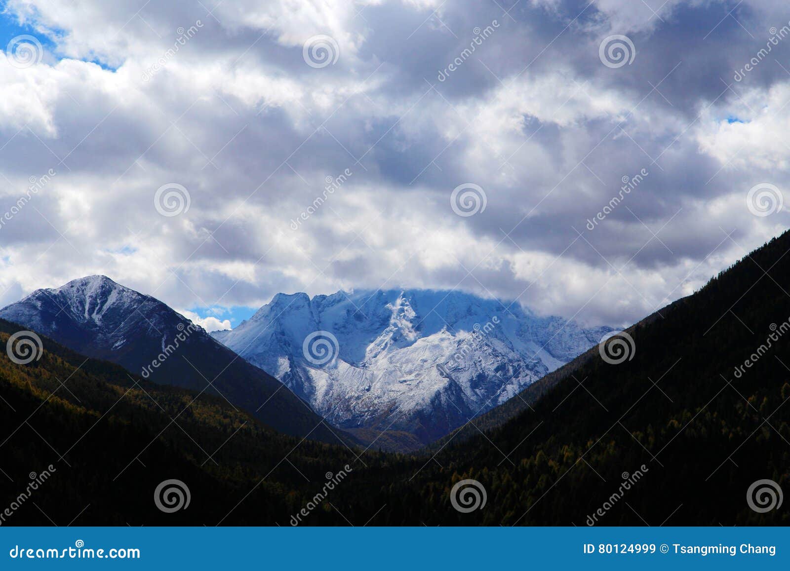 the autumn scenery on the road to qinghai tibet plateau