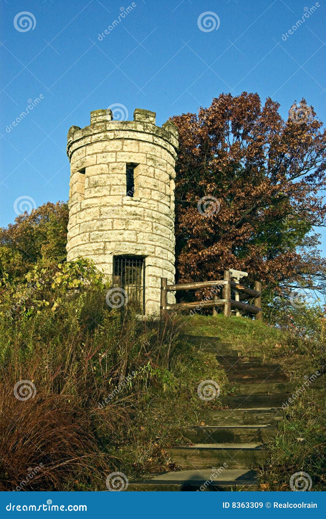 autumnal monument