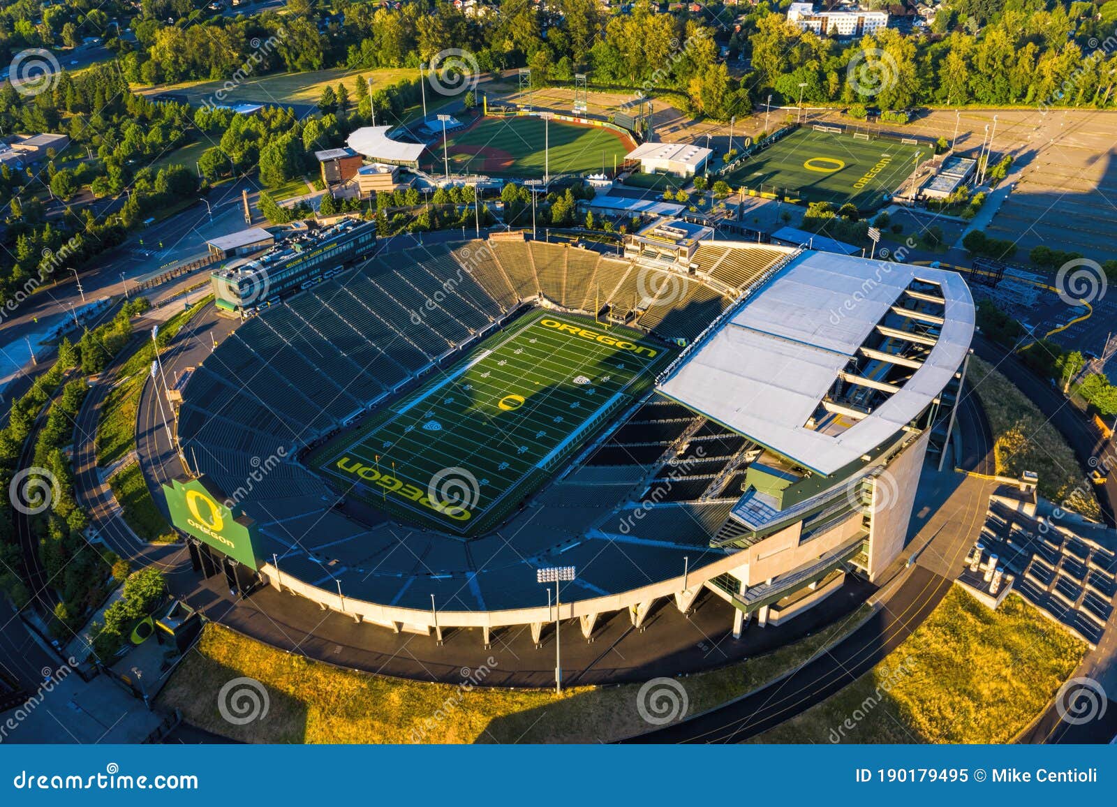 tour of oregon football facility