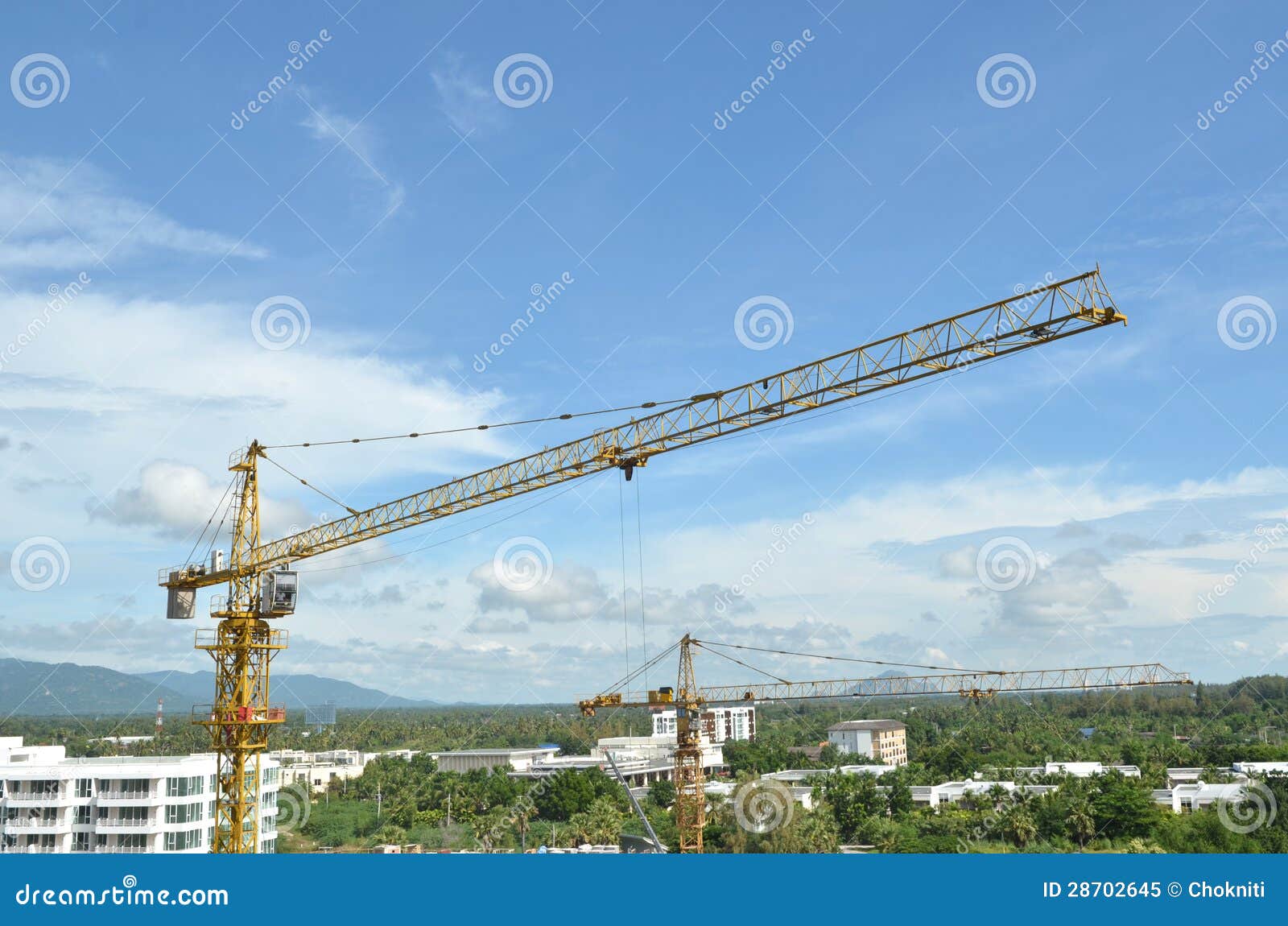 Université Romane de Nieba Avancement-de-travaux-de-grue-et-de-construction-chantier-de-construction-28702645