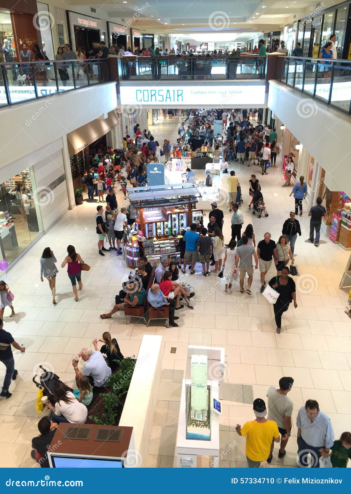 Aventura mall busy Sunday editorial image. Image of shopping - 57334710