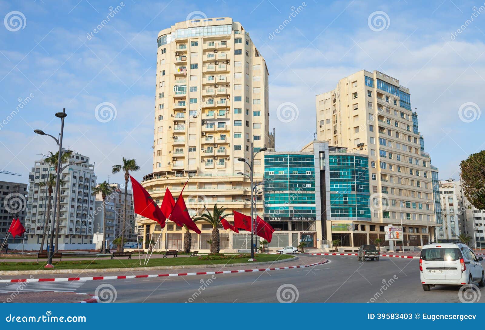 Avenue Mohammed VI à Tanger, Maroc Photo stock éditorial Image du vivre, maison 39583403