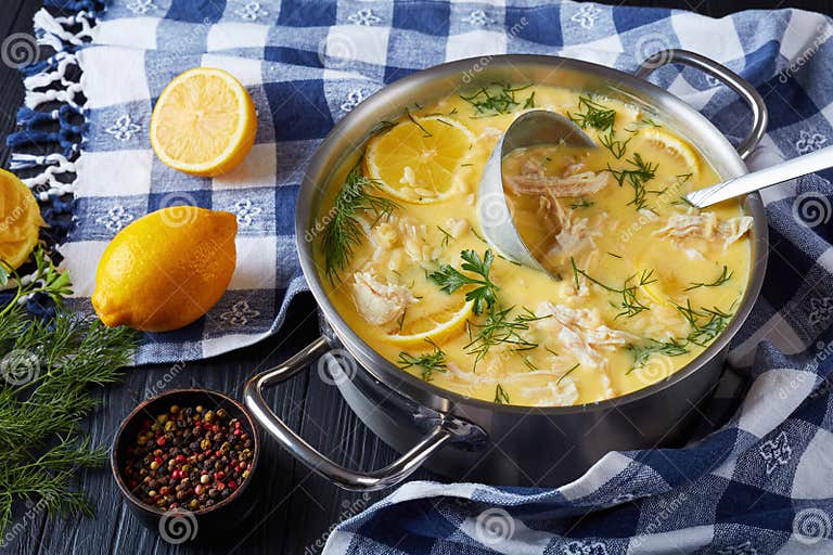 Avgolemono - Köstliche Sahnige Griechische Hühnersuppe Stockfoto - Bild ...