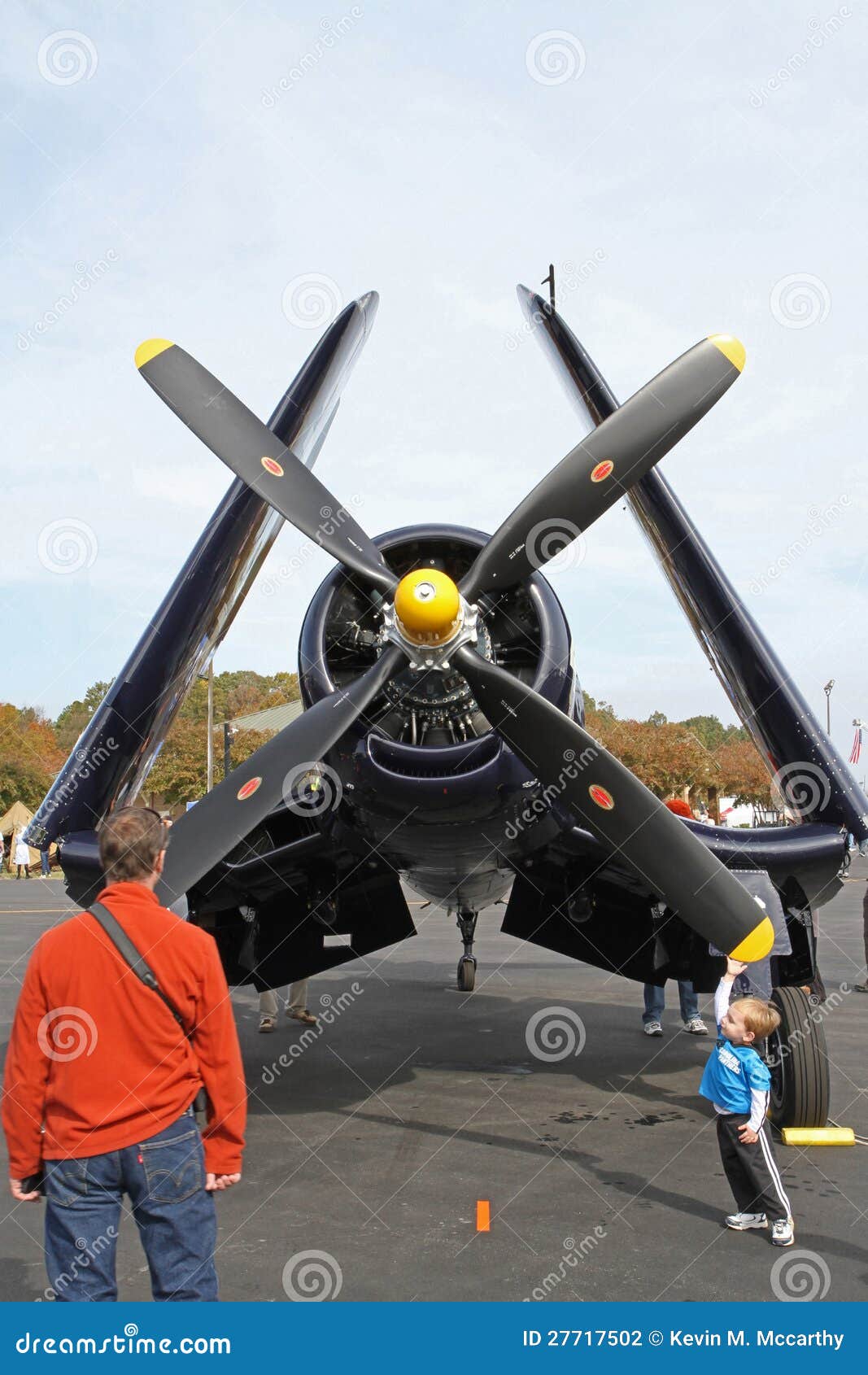 Aviones De Combate Del Corsario De La Segunda Guerra Mundial En La  Visualización Fotografía editorial - Imagen de conflicto, aeroplano:  27717502