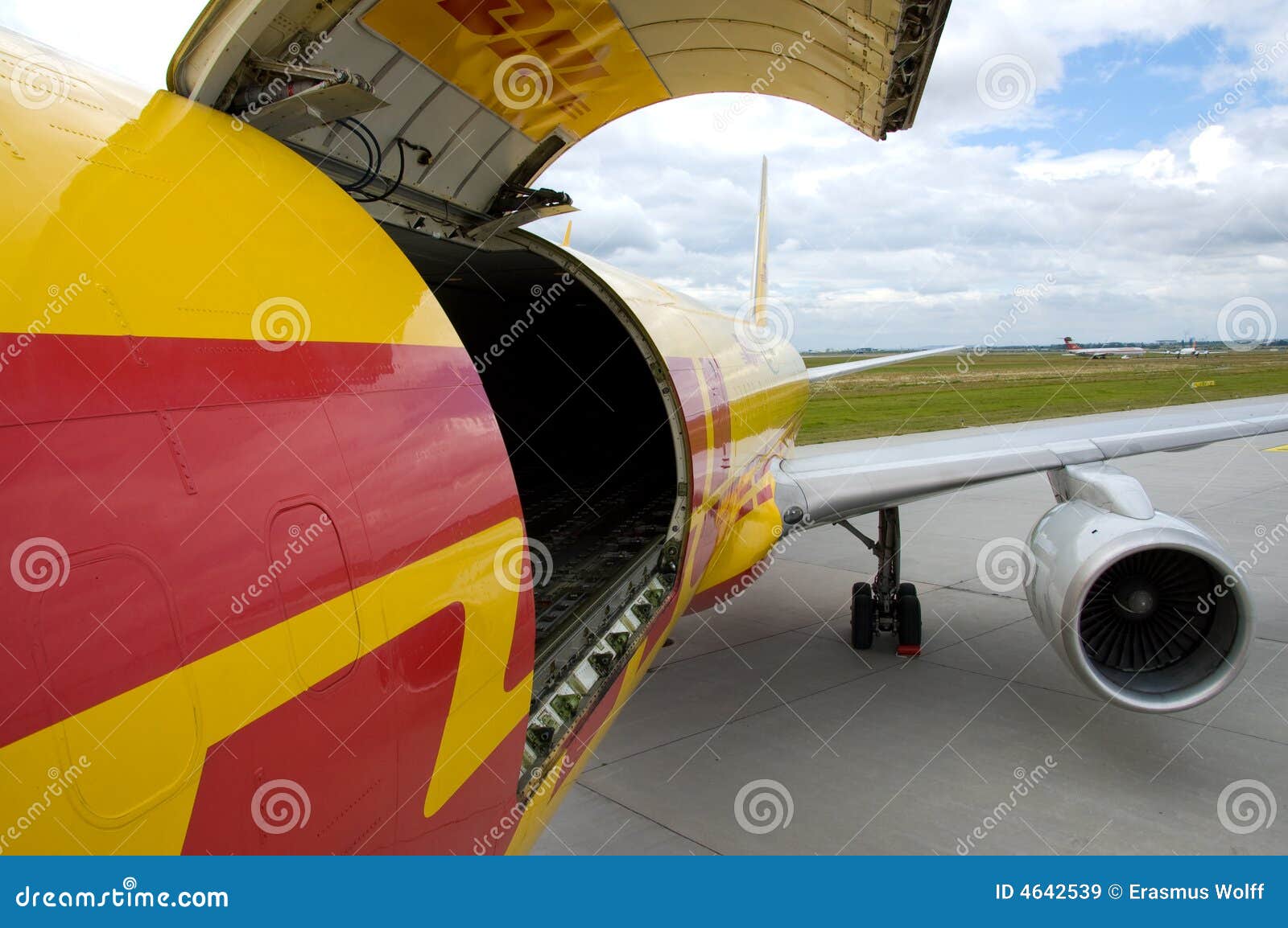 Estar aberto no avião da carga