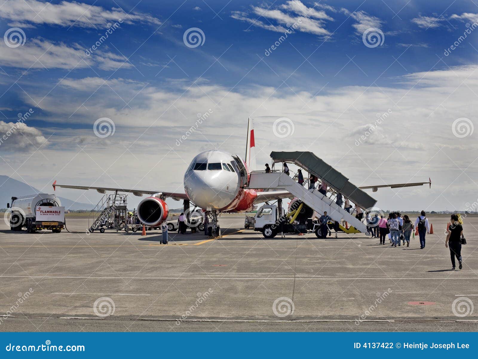 Avião Do Embarque Do Passageiro Foto de Stock - Imagem de embarque