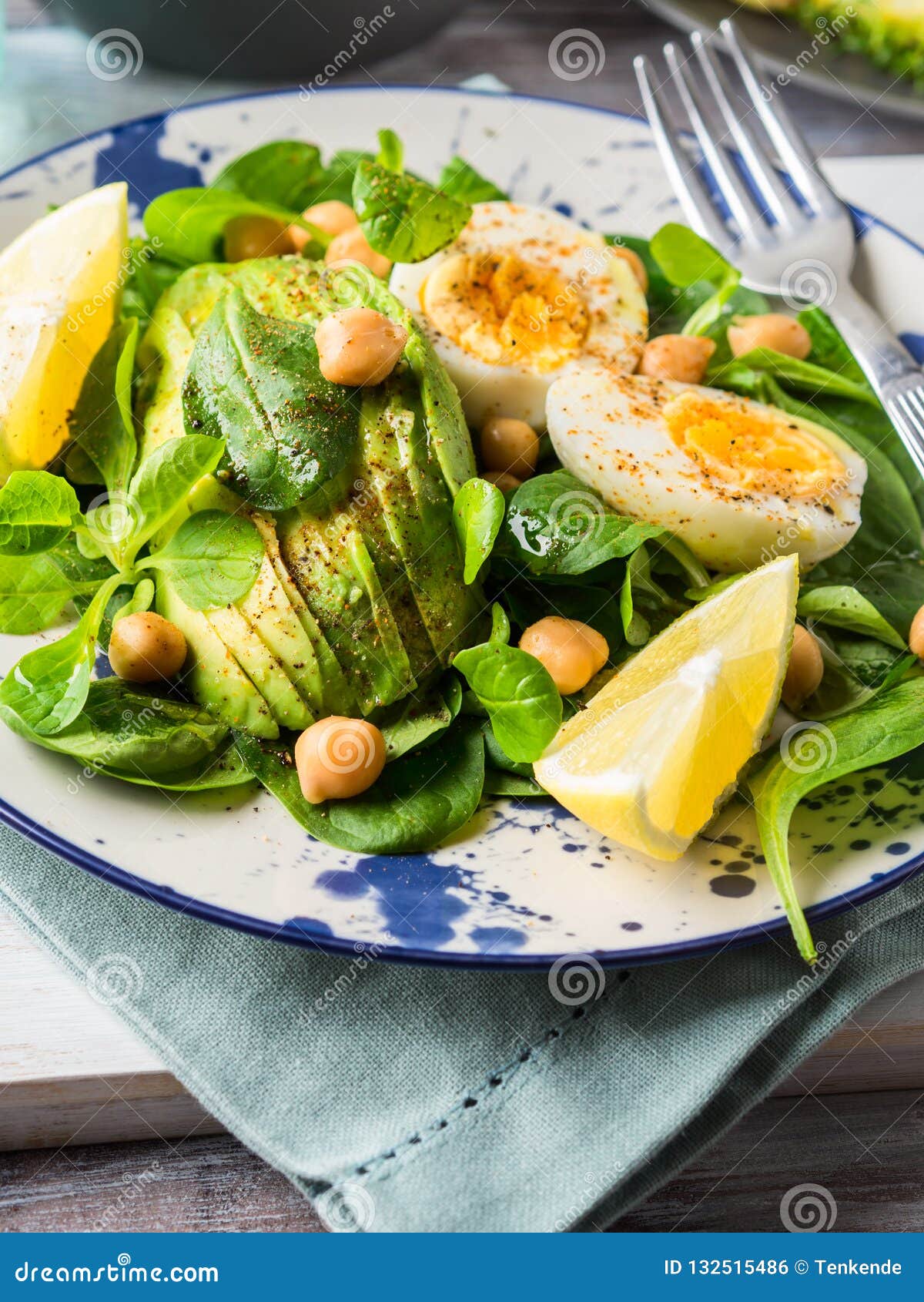 Avocado Spinach Salad with Chickpeas and Eggs Stock Photo - Image of