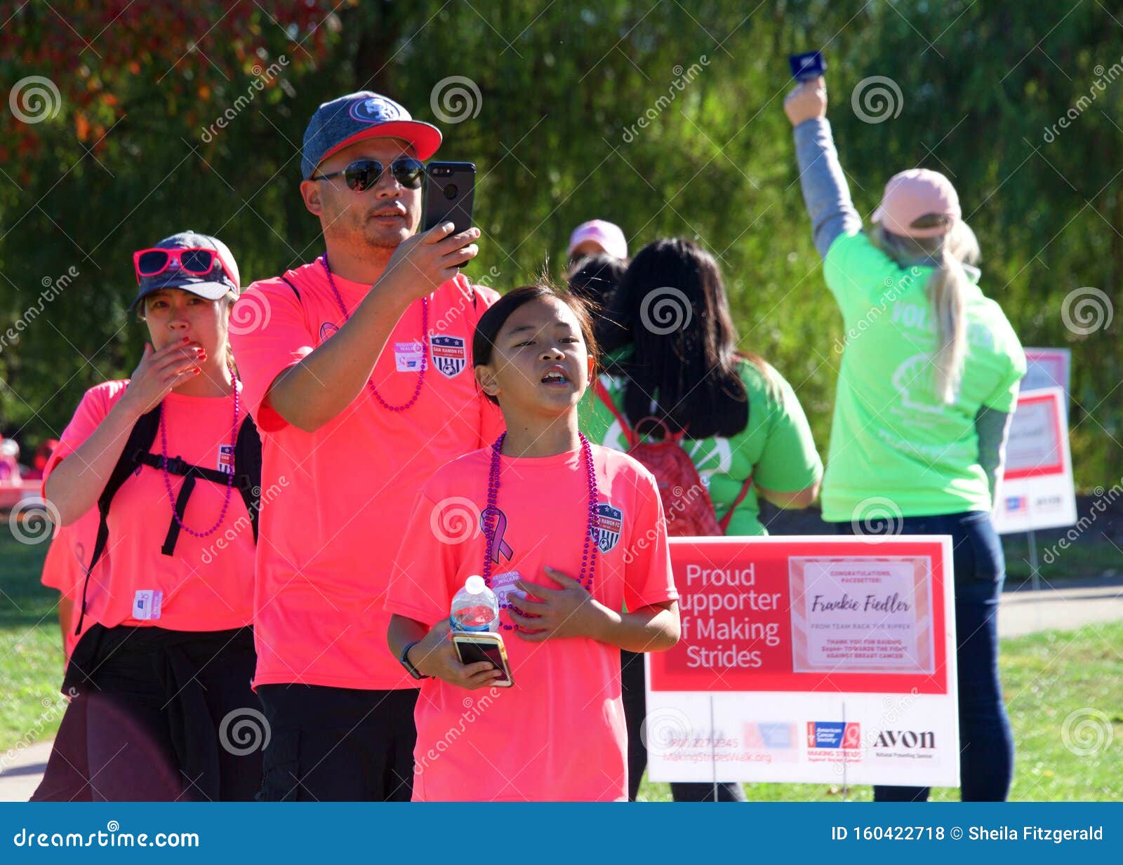 AVON Breast Cancer 5K Walk for a Cure in Walnut Creek, CA Editorial Stock  Photo - Image of outdoors, family: 160422718