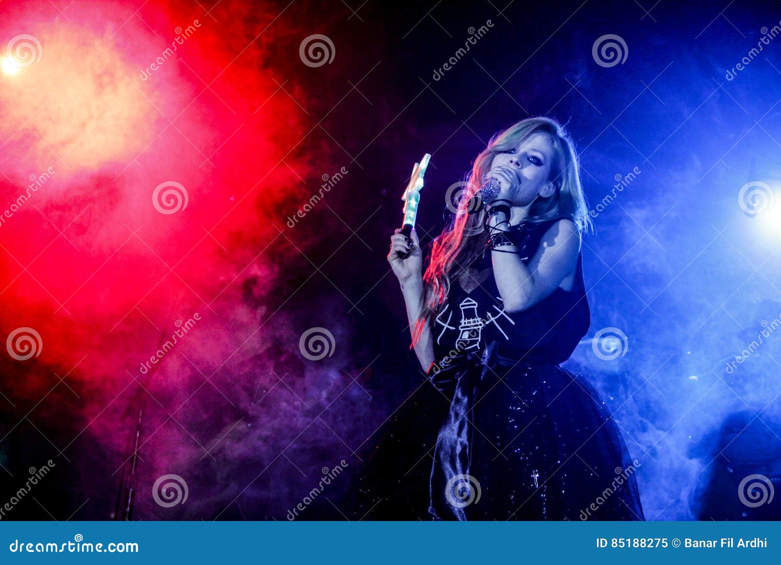 159 Avril Lavigne Stock Photos - Free & Royalty-Free Stock Photos from  Dreamstime