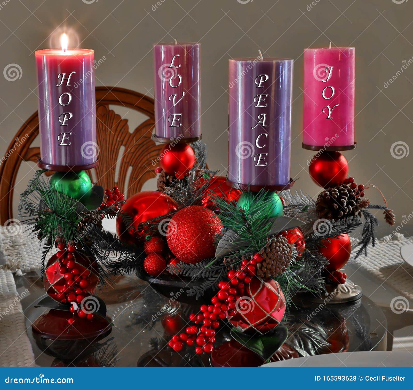 I Colori Delle Candele Dell'avvento Avvento candele tabella fotografia stock. Immagine di festivo - 165593628