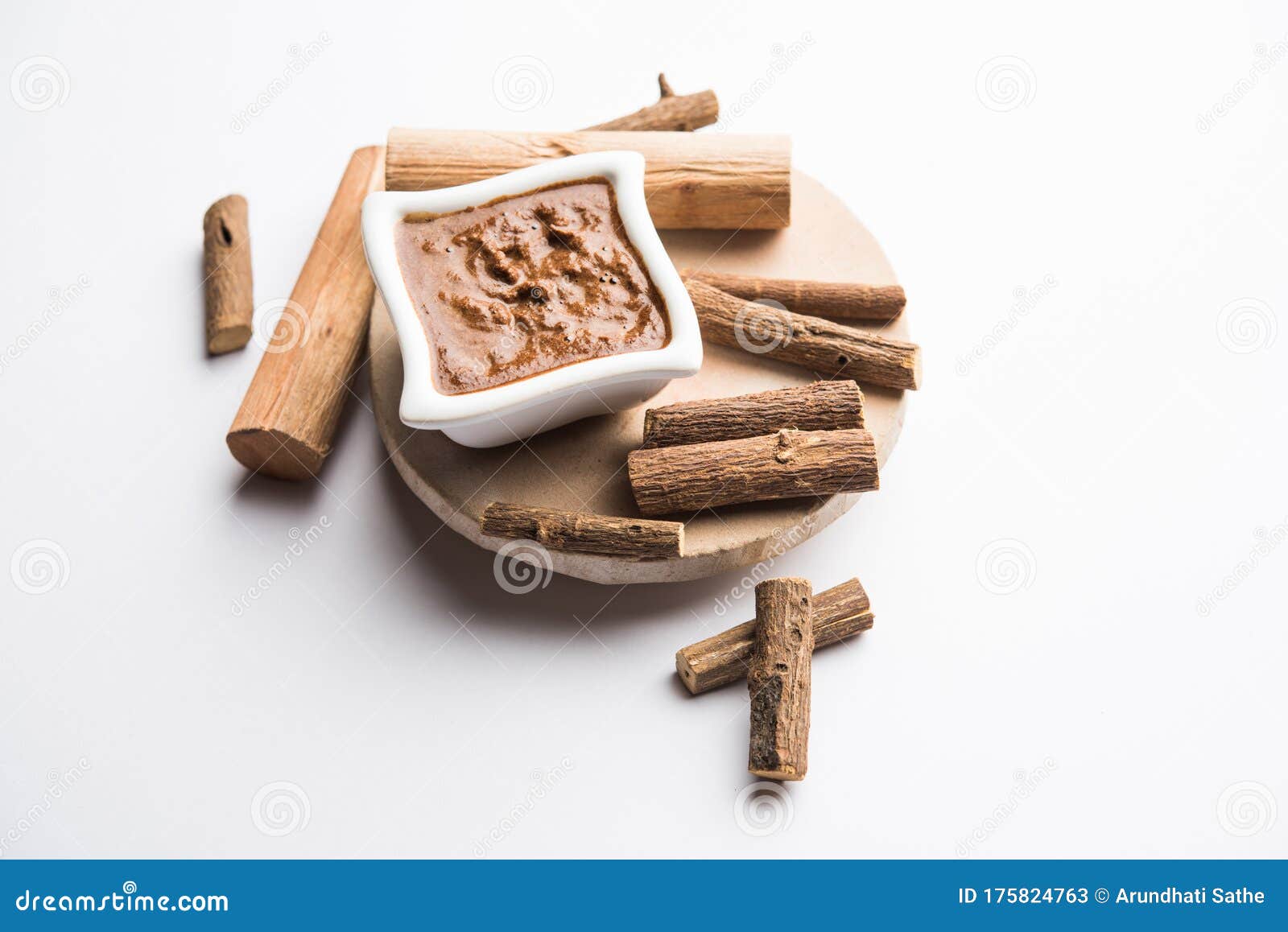 sandalwood mulethi face mask for fair skin