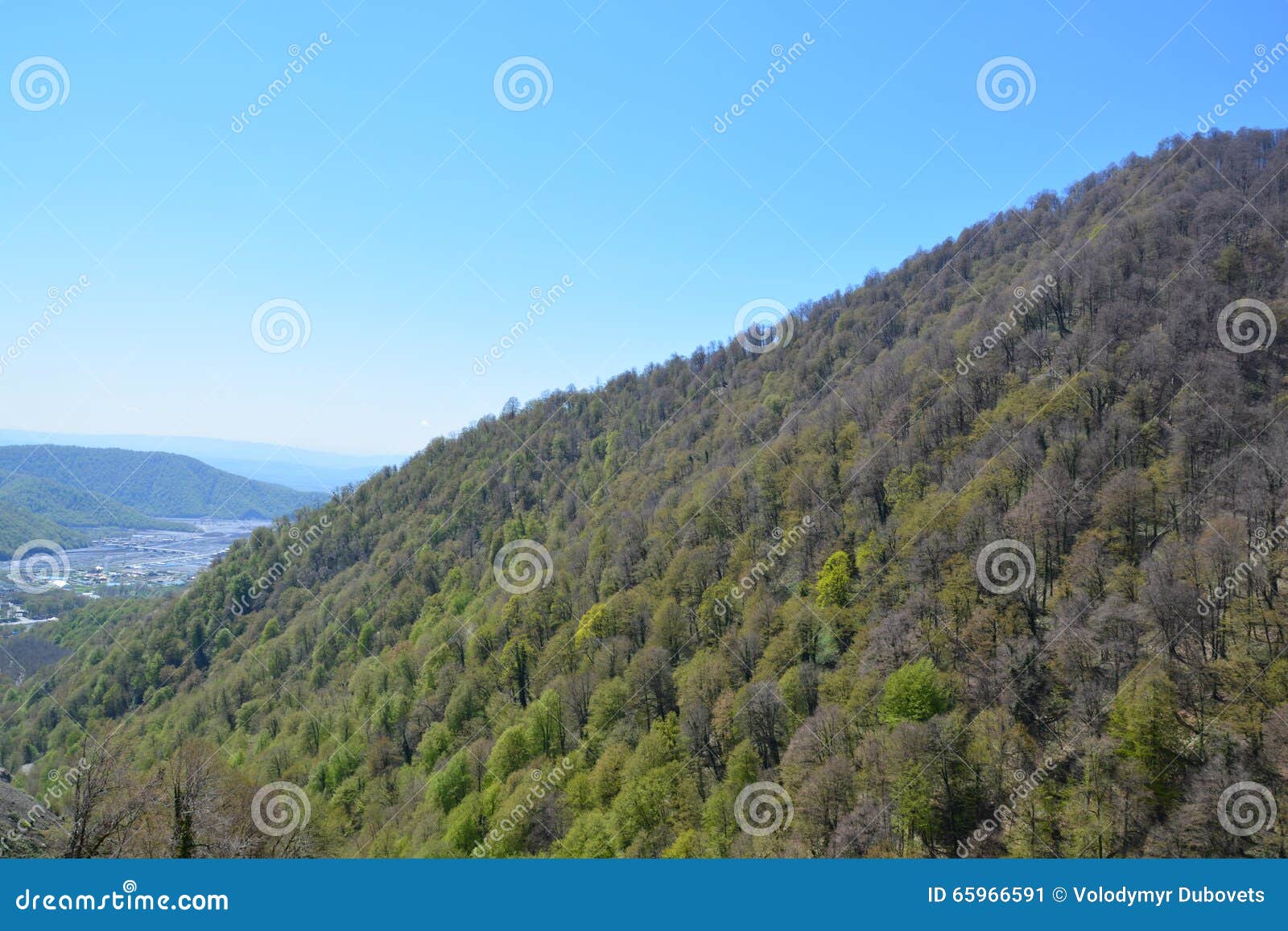 Alania Caucasus osetii północnej góry federacji rosyjskiej Wioska Durdzha Ja lokalizował blisko miasta Gabala Gabala jest antycznym miastem Azerbejdżan i kapitał Qabala Rayon