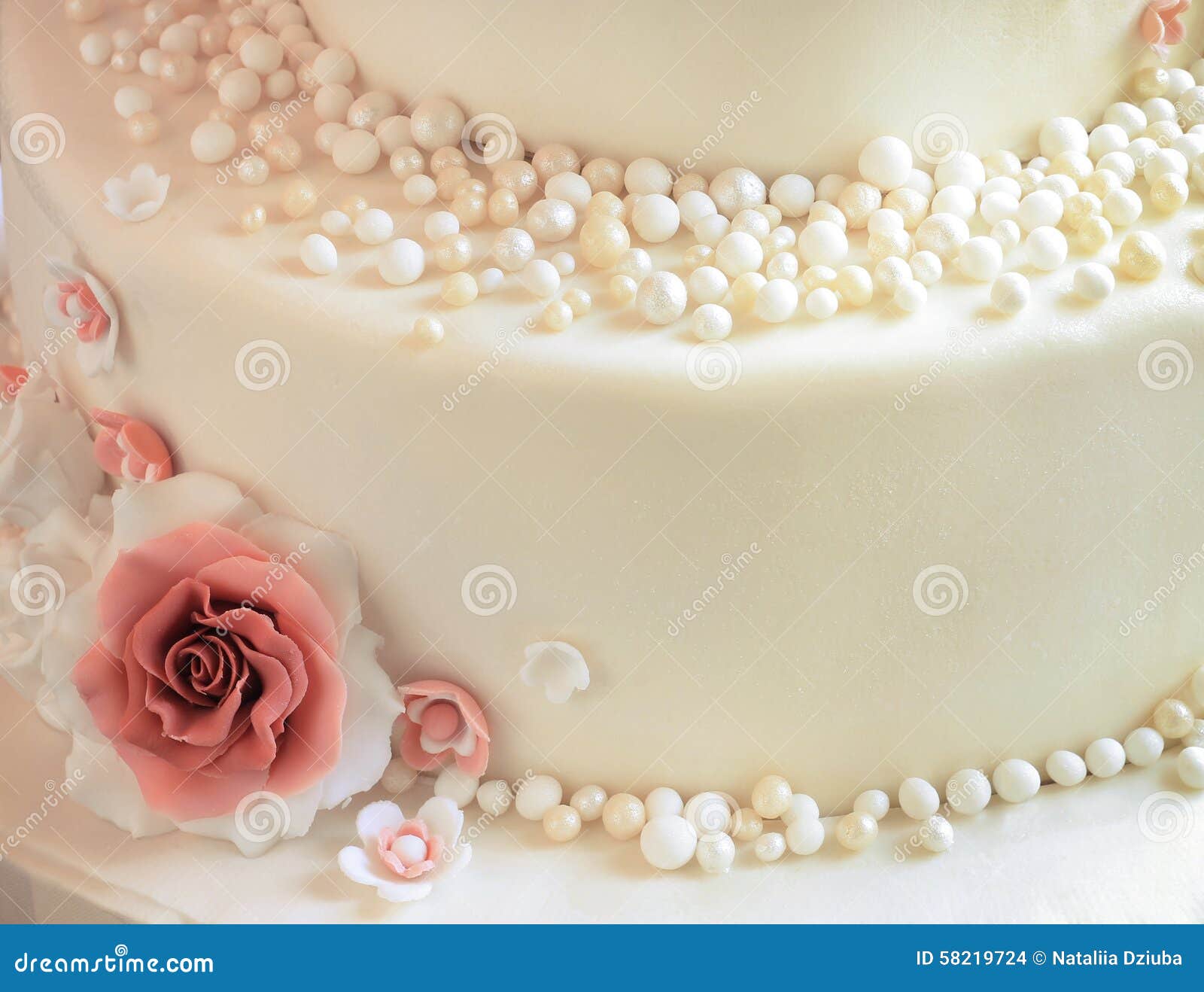 Flower pearl cake - Pastel con flores y perlas
