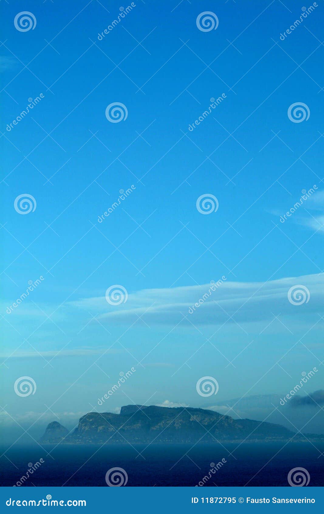 Azul. La costa siciliana entre el mar y el cielo