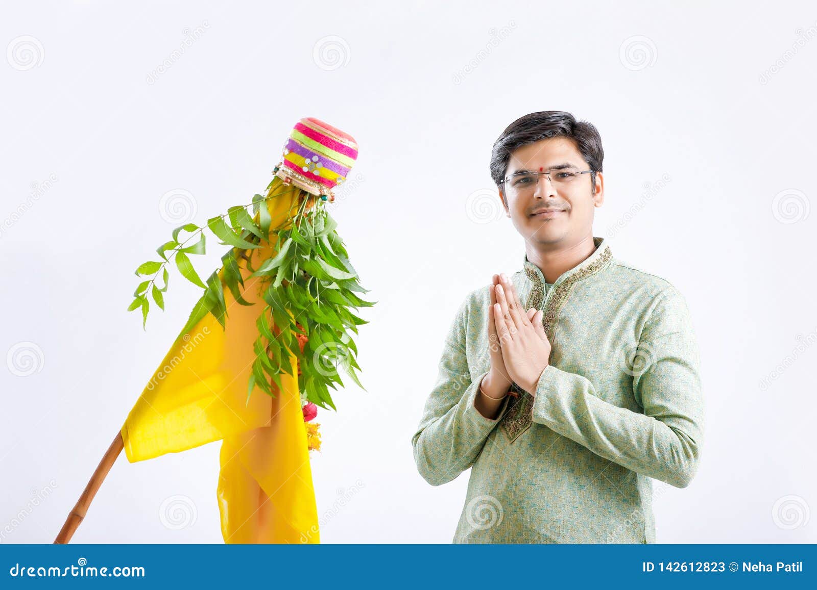 Año Nuevo del marathi del padwa de Gudi, festival de celebración indio joven del padwa del gudi,