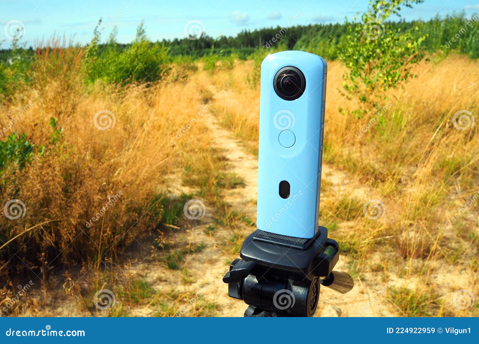 AÑ tioncamera for Shooting Nature and Objects. Compact Camera for