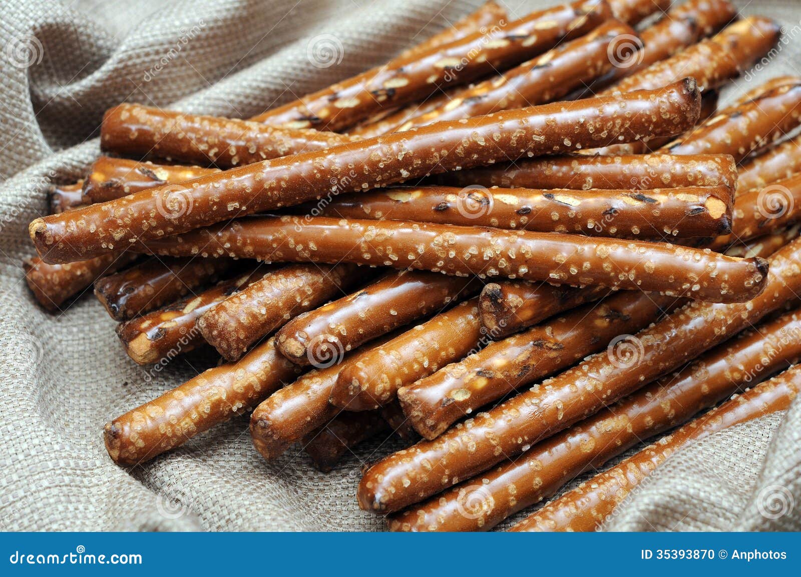 Stock photo de bretzel des bâtons ou bretzels dans le cuisine