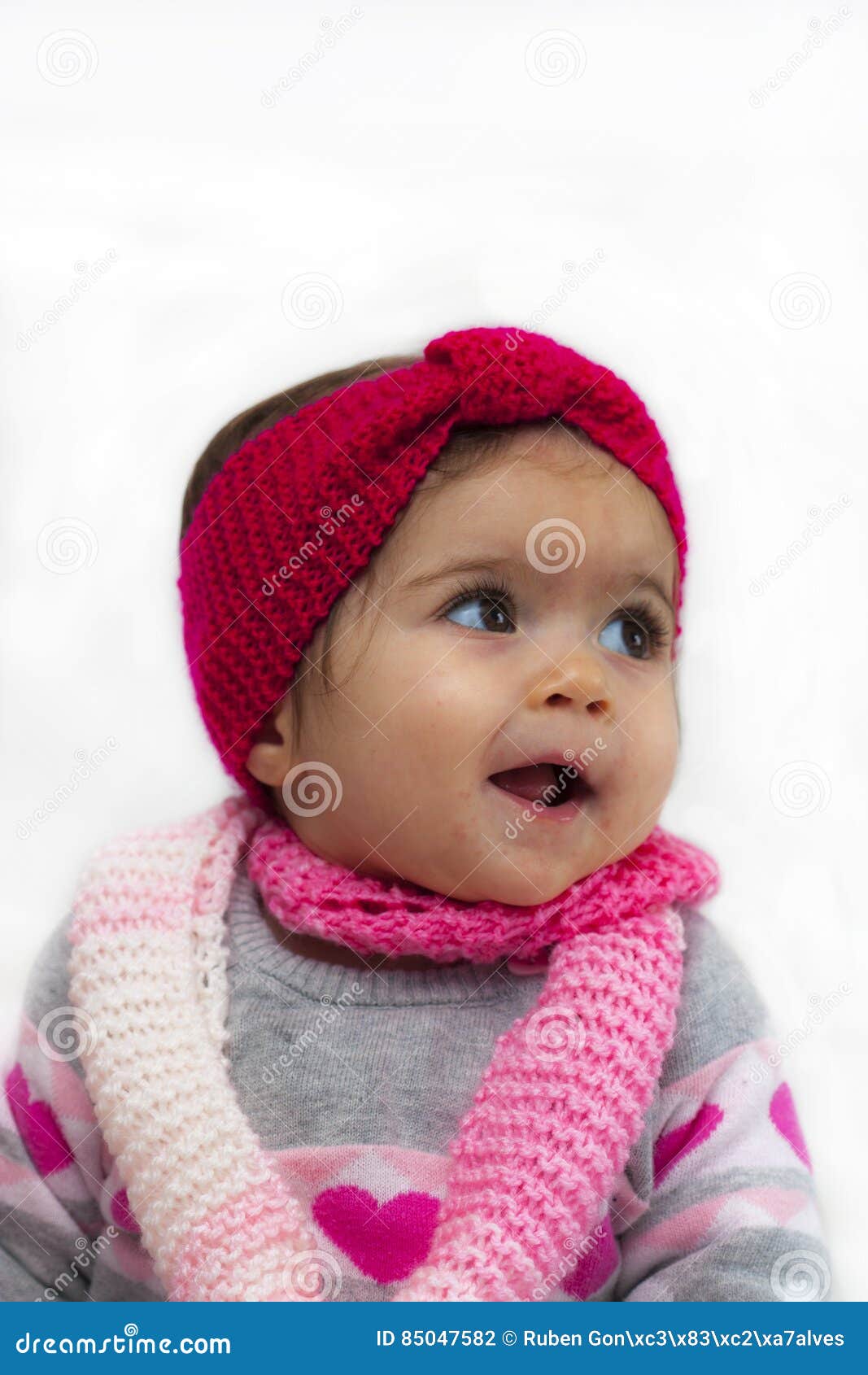 Bebe Avec Le Bandeau Rouge Photo Stock Image Du Rire Bebe Avec Le Bandeau Rouge Photo Stock Image Du Rire