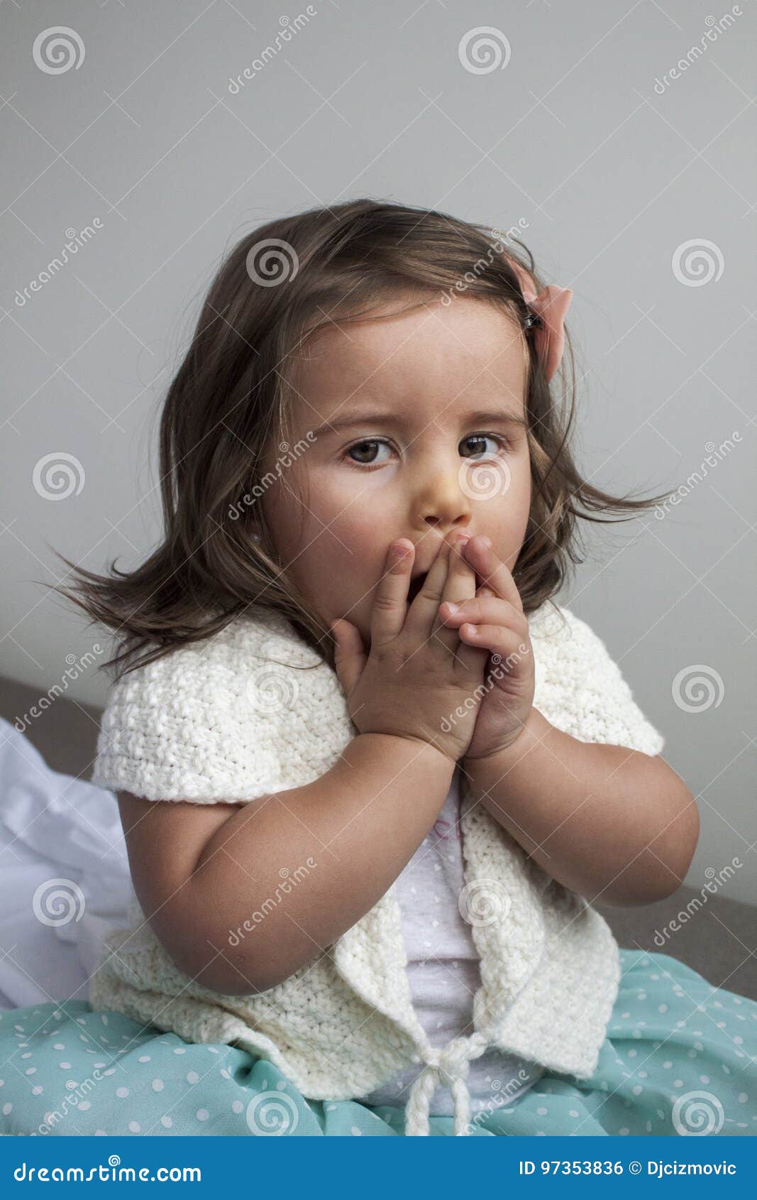 Bebe Avec Une Expression Choquee Photo Stock Image Du Choc Etonnant