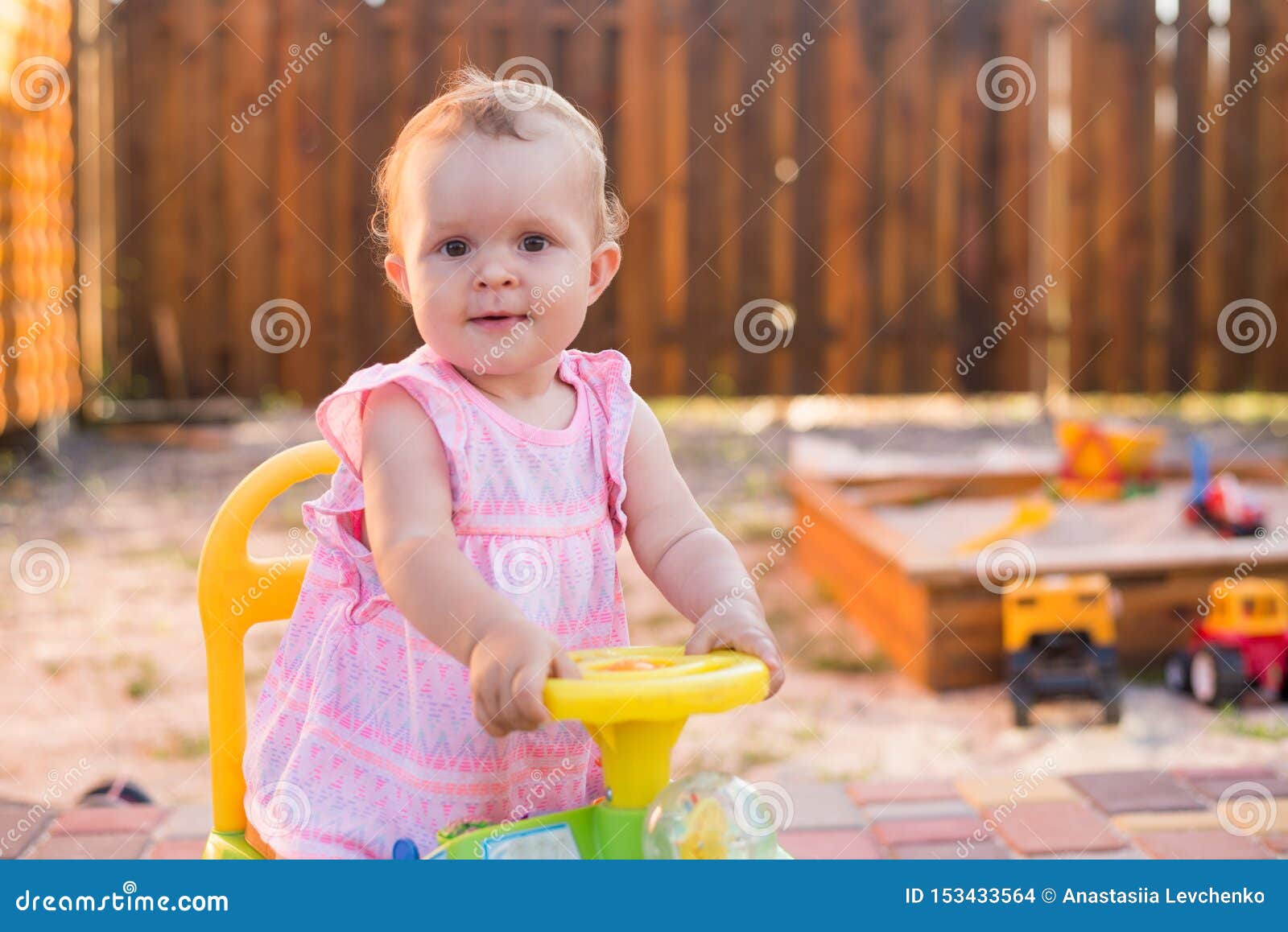 Bebe Conduisant Une Voiture De Jouet Au Terrain De Jeu Exterieur Photo Stock Image Du Apprendre Mignon Bebe Conduisant Une Voiture De Jouet Au Terrain De Jeu Exterieur Photo Stock Image Du Apprendre Mignon