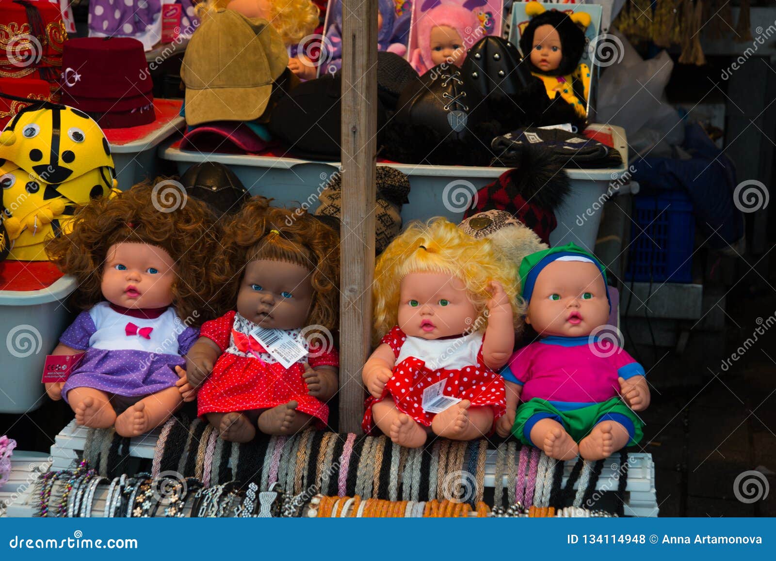 Bebe De Poupee De Jouet Fille De Quatre Poupees Dans Une Robe Sur L Etagere Sur Le Marche Istanbul Turquie Photo Stock Editorial Image Du Dame Robe Bebe De Poupee De Jouet Fille De Quatre Poupees Dans Une Robe Sur L Etagere Sur Le Marche Istanbul Turquie Photo Stock Editorial Image Du Dame Robe