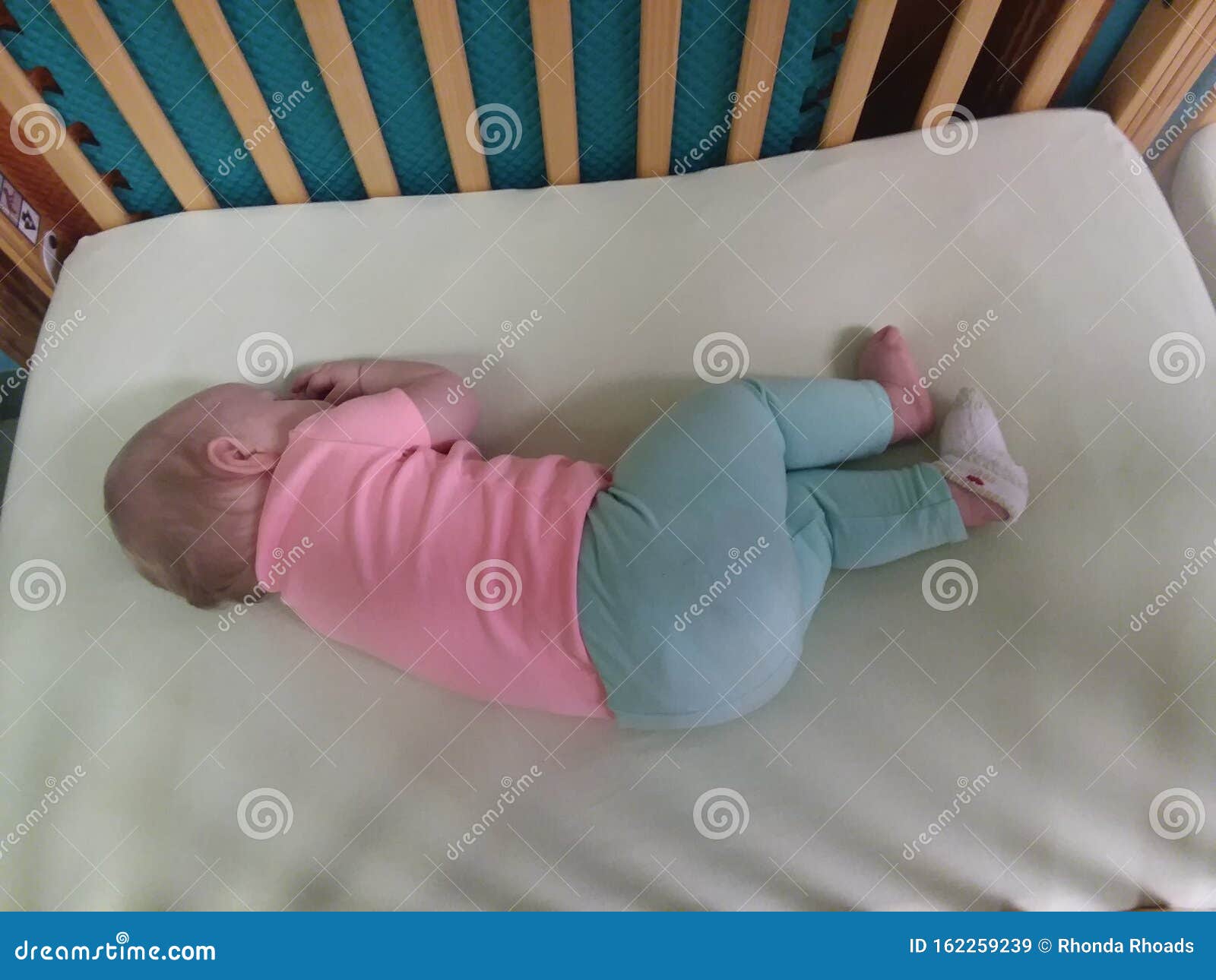 Bebe Endormi Arrache Image Stock Image Du Fatigue Profondement Bebe Endormi Arrache Image Stock Image Du Fatigue Profondement