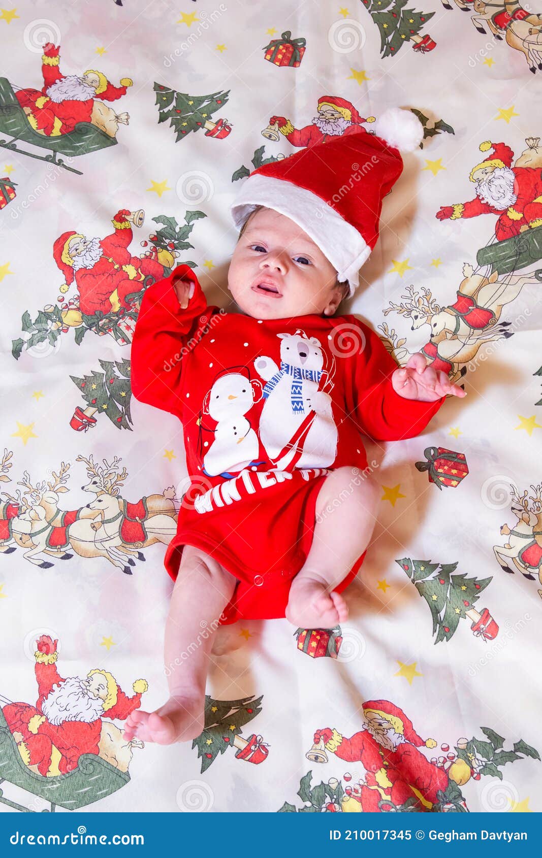 Bébé Enfant En Costume De Père Noël Bébé Garçon En Vêtements De Père Noël  Image stock - Image du vacances, mignon: 210017345