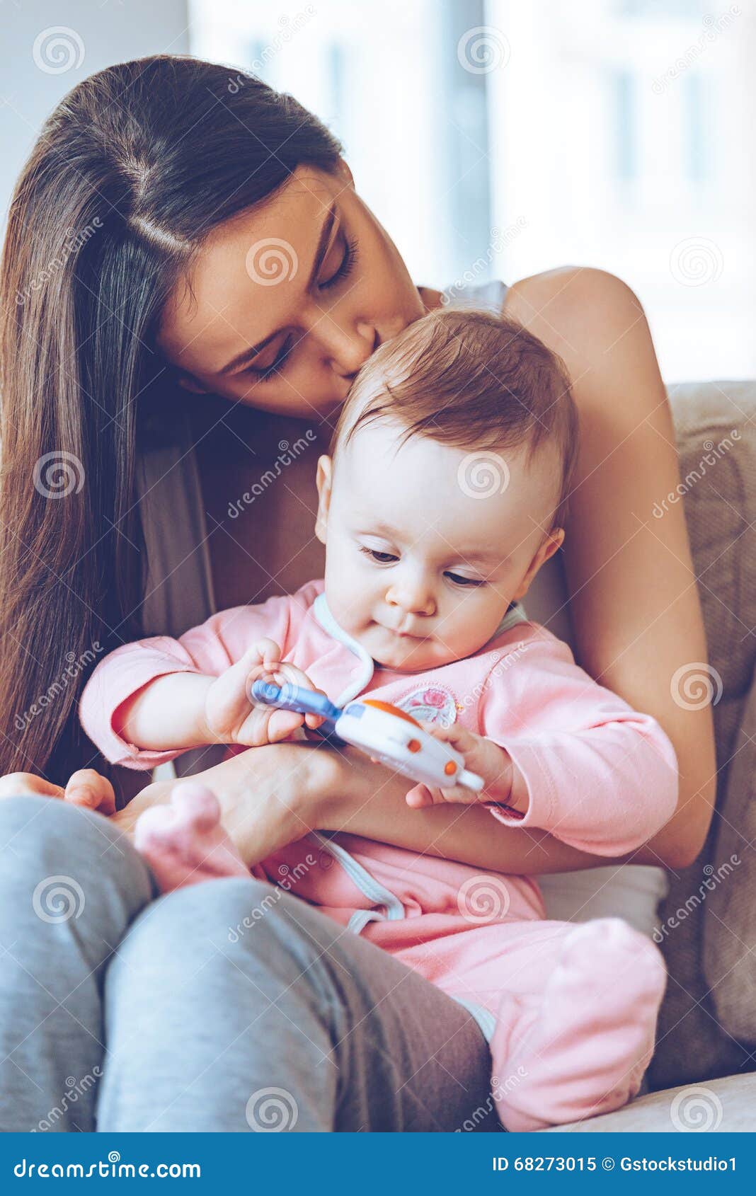 Bebe Espiegle Avec Sa Maman Image Stock Image Du Fille Joie