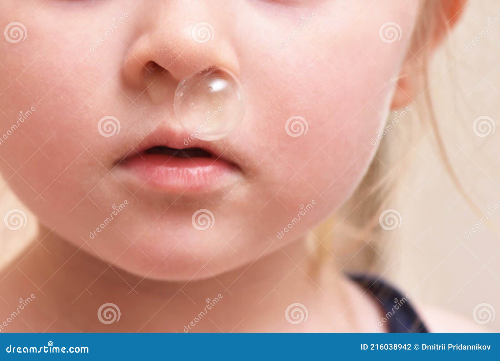 Bebe Fille Et Grosse Bulle De Morve Du Nez Tout Pres Photo Stock Image Du Cheri Flux Bebe Fille Et Grosse Bulle De Morve Du Nez Tout Pres Photo Stock Image Du Cheri Flux