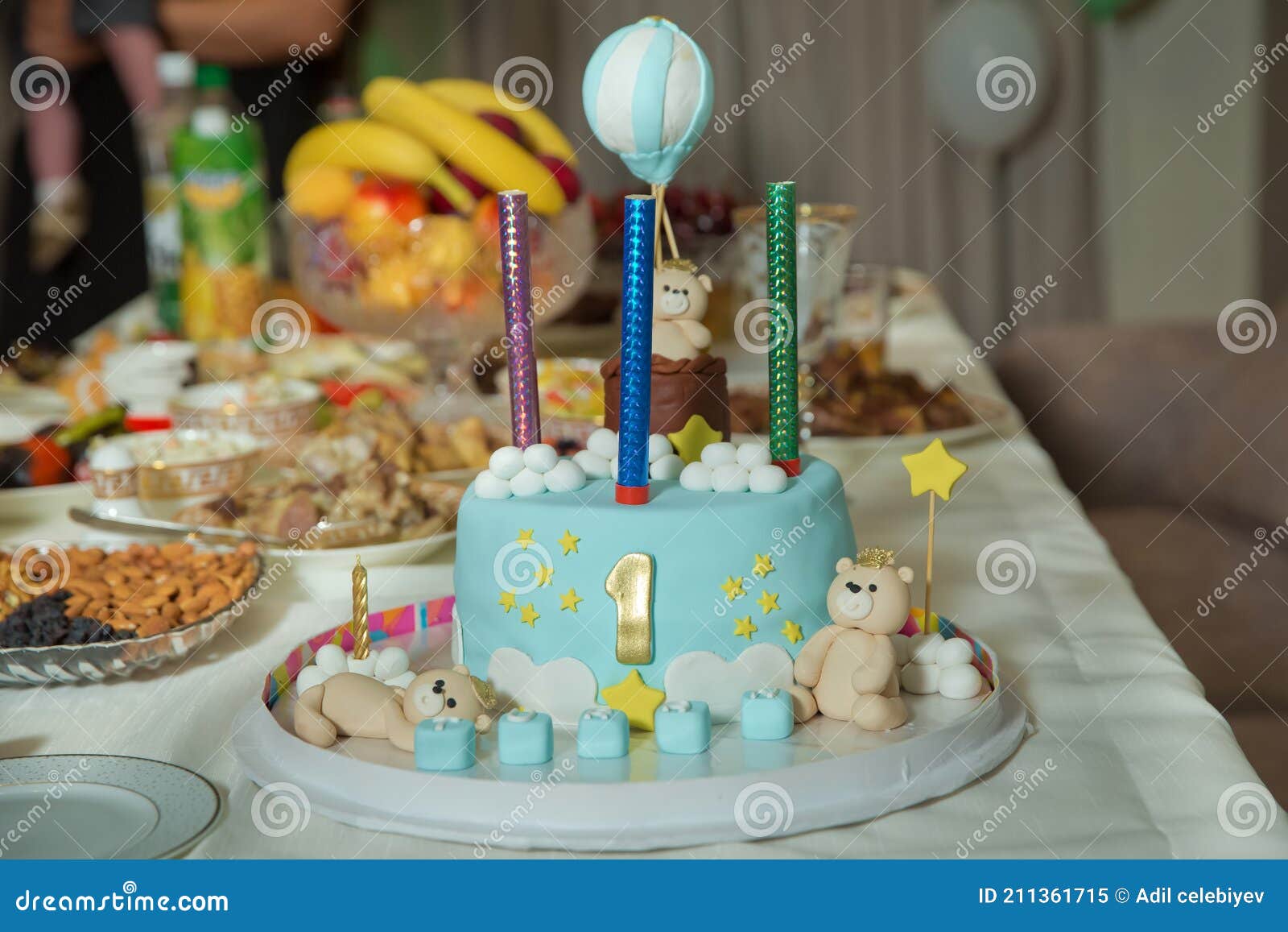 Bebe Gateau Ours 1 An Gateau D Anniversaire Pour Un Garcon Bleu Avec Le Numero 1 Incroyable Gateau Pour Les Garcons Premier Ann Image Editorial Image Du Mignon Enfant