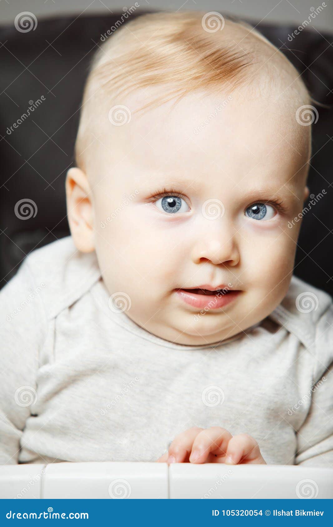 Bebe Garcon Avec Le Regard Angelique Et La Belle Photo De Portrait De Yeux Photo Stock Image Du Adorable Photo Bebe Garcon Avec Le Regard Angelique Et La Belle Photo De Portrait De Yeux Photo Stock Image Du Adorable Photo