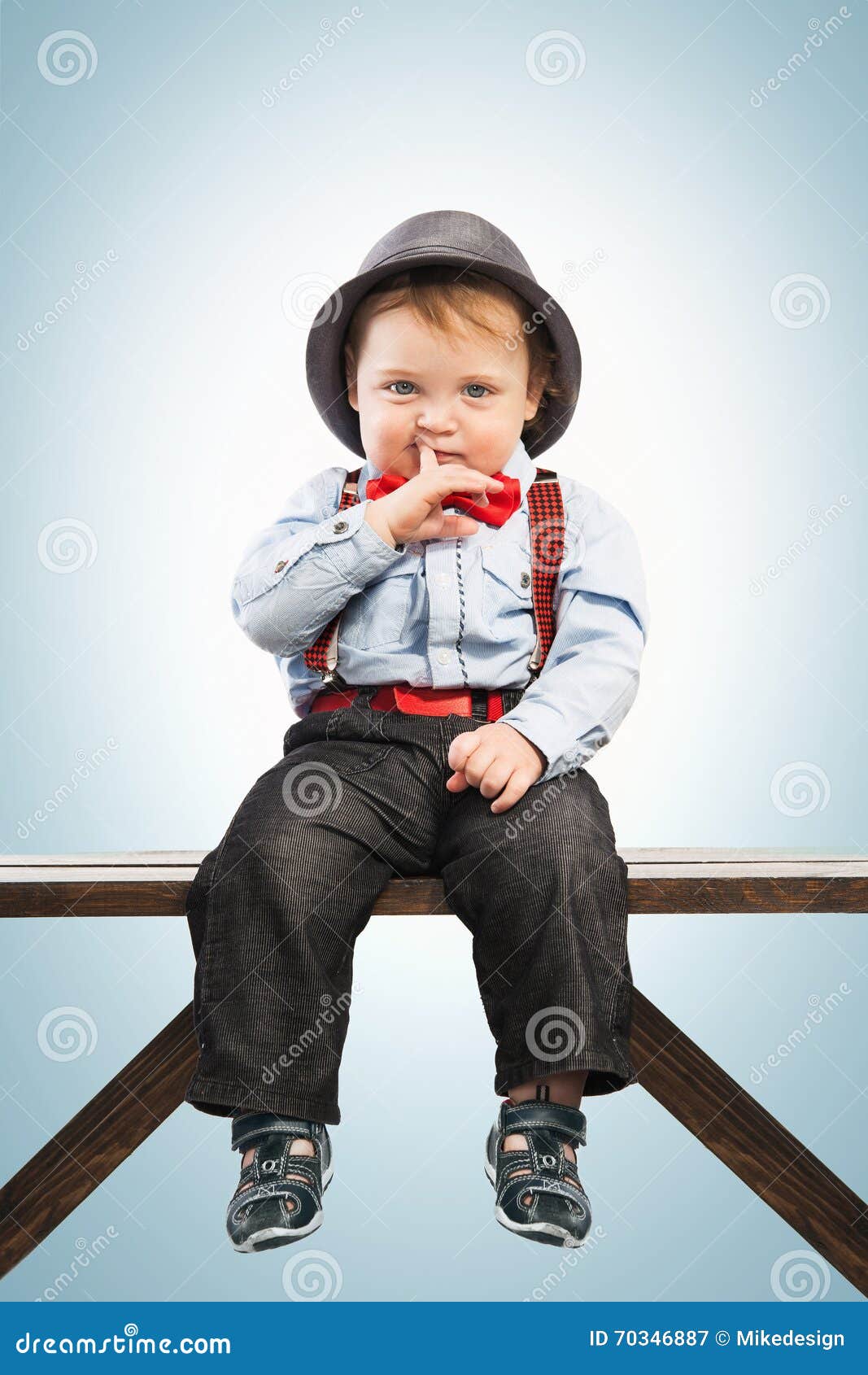 Bebe Garcon Bien Habille Dans Le Costume Style D Enfants De Vintage Image Stock Image Du Monsieur Cheri