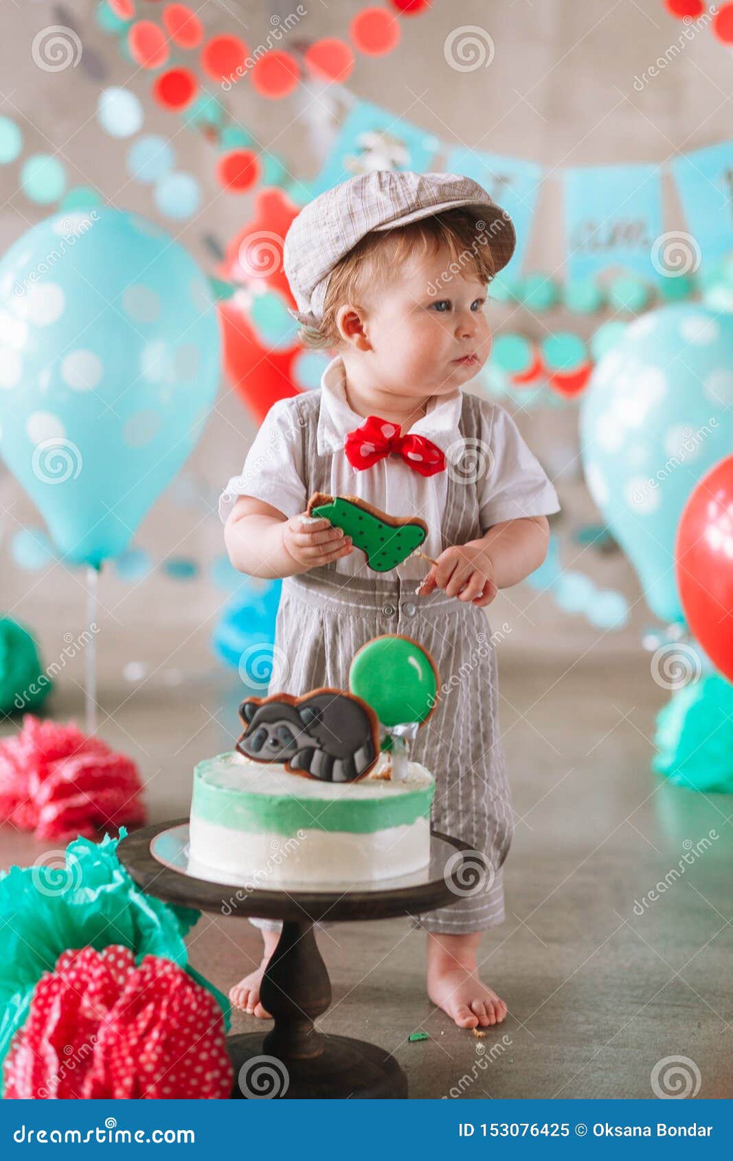 Bebe Garcon Heureux Adorable Mangeant Le Gateau Un A Sa Premiere Partie De Cakesmash D Anniversaire Image Stock Image Du Garcon Heureux Bebe Garcon Heureux Adorable Mangeant Le Gateau Un A Sa Premiere Partie De Cakesmash D Anniversaire Image Stock Image Du Garcon Heureux