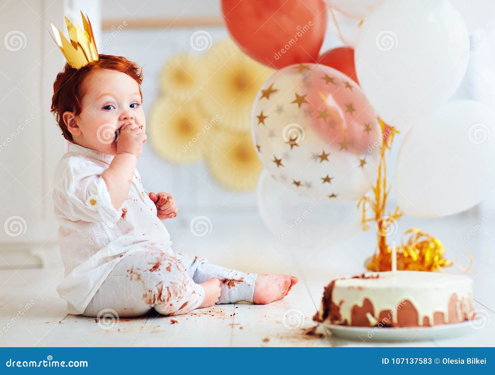 Bebe Garcon Infantile Drole Goutant Son 1er Gateau D Anniversaire Image Stock Image Du Festif Cheri Bebe Garcon Infantile Drole Goutant Son 1er Gateau D Anniversaire Image Stock Image Du Festif Cheri