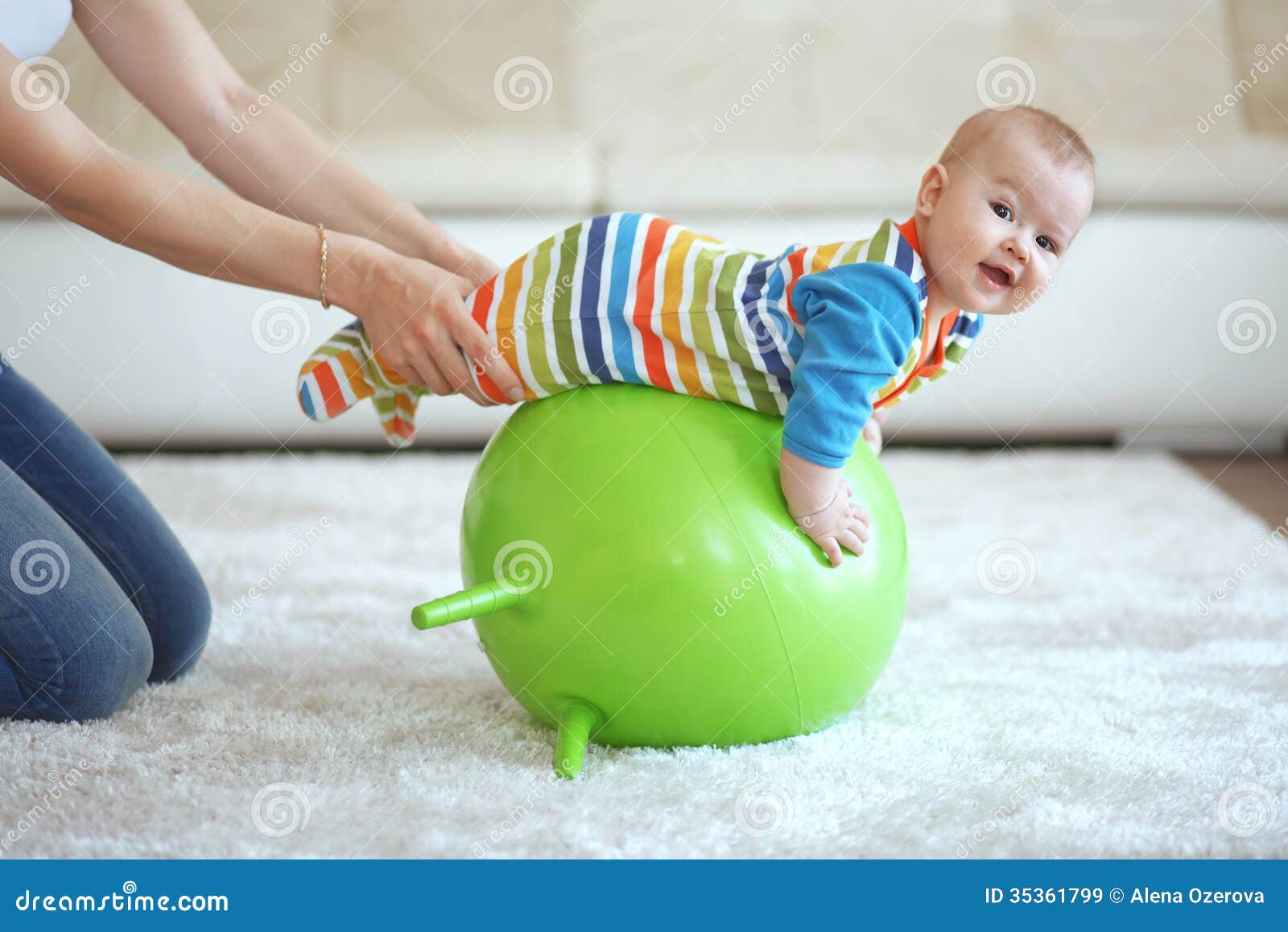 Bebe Gymnastique Image Stock Image Du Enfant Femelle