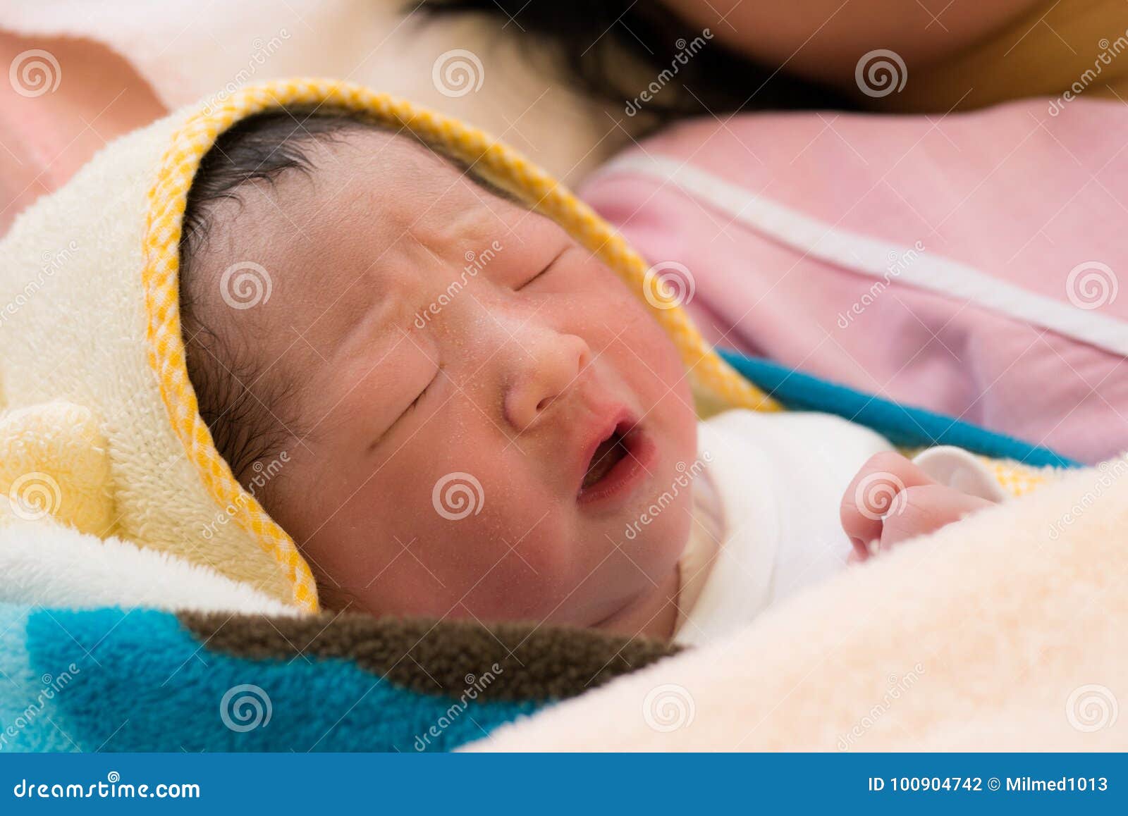 Bebe Japonais Ne De Bebe Juste Photo Stock Image Du Yeux Heureux Bebe Japonais Ne De Bebe Juste Photo Stock Image Du Yeux Heureux