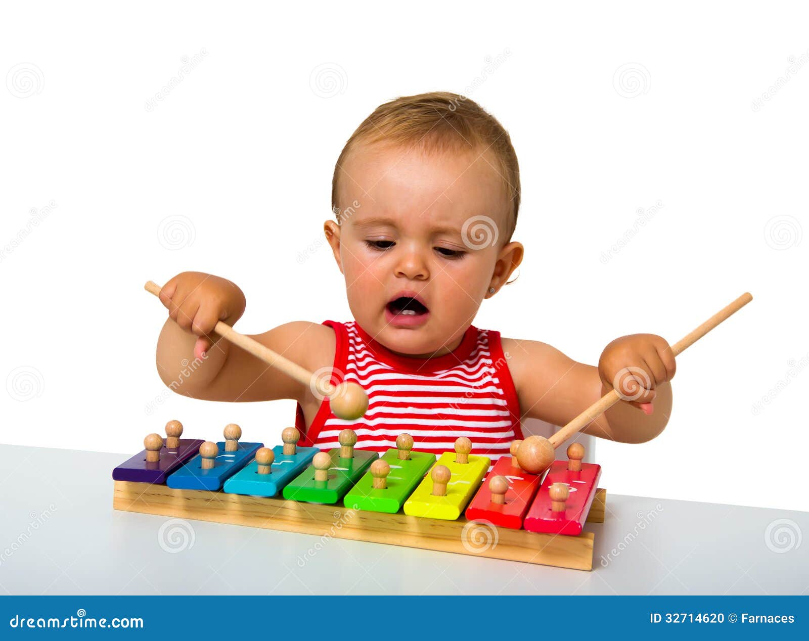 Bébé jouant le xylophone photo stock. Image du beauté - 32714620